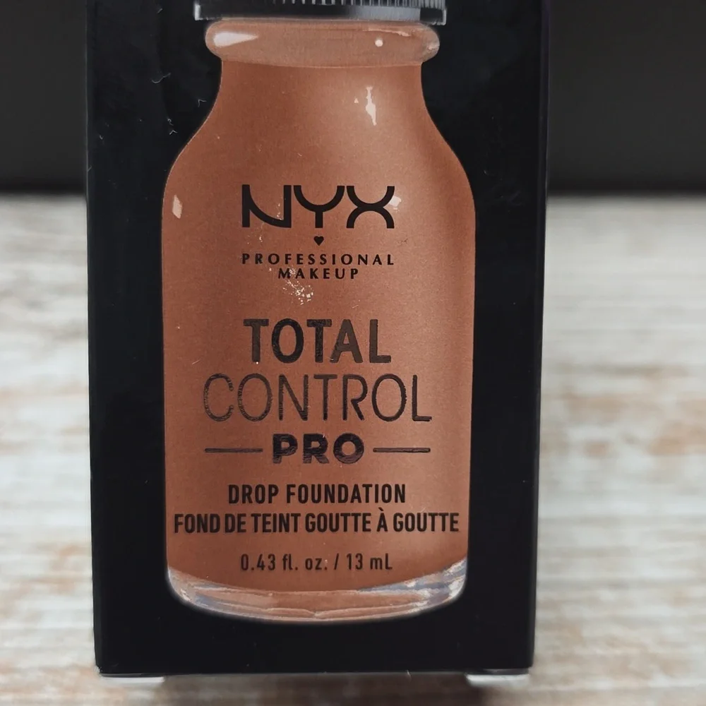 NYX Total Control Pro Foundation - Cappuccino